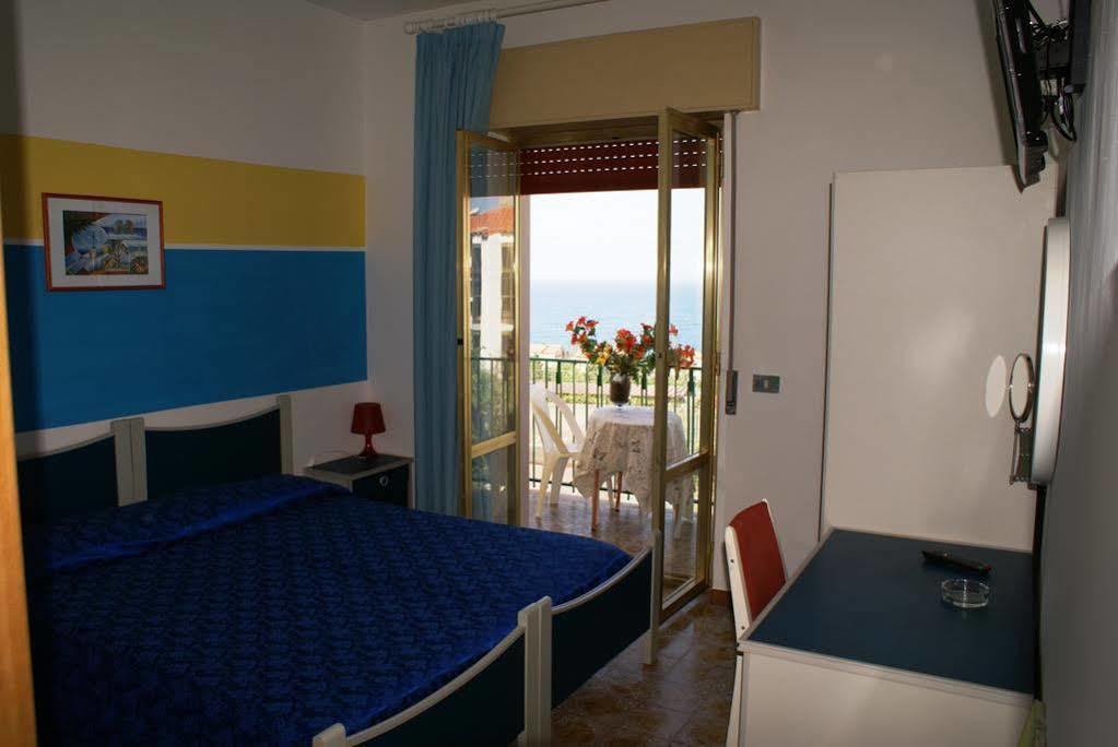 Hotel Cristina 디아망테 외부 사진